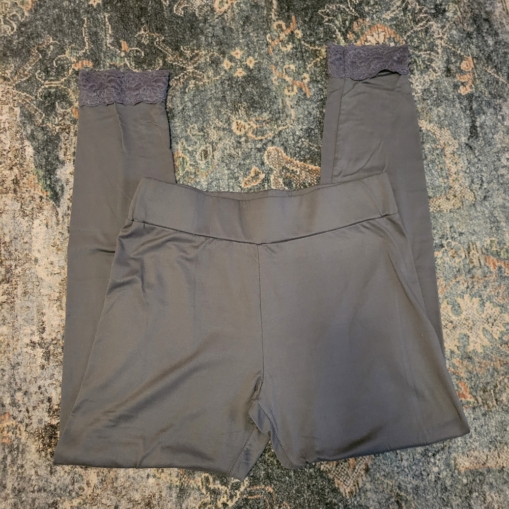 Wallflower Gray Lace Trim Leggings Size L